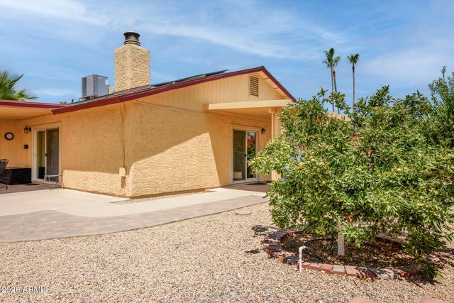 25821 S NEW TOWN Drive, Sun Lakes, AZ 85248