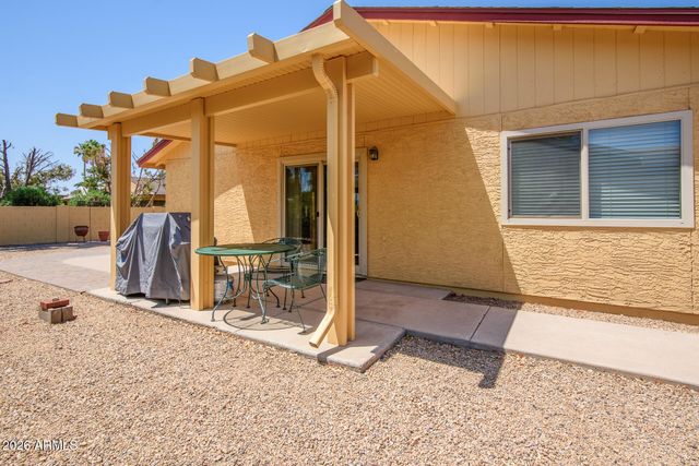 25821 S NEW TOWN Drive, Sun Lakes, AZ 85248