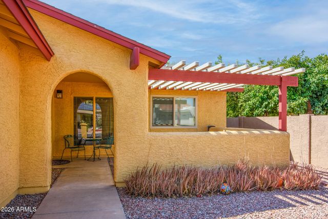 25821 S NEW TOWN Drive, Sun Lakes, AZ 85248