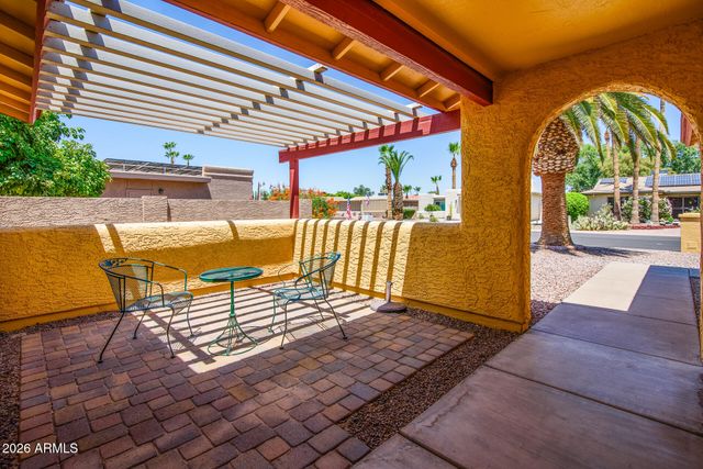 25821 S NEW TOWN Drive, Sun Lakes, AZ 85248