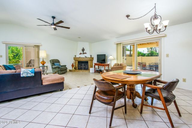 25821 S NEW TOWN Drive, Sun Lakes, AZ 85248