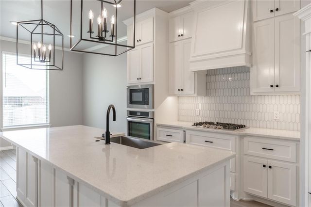 19108 Grove Parkway, Edmond, OK 73012