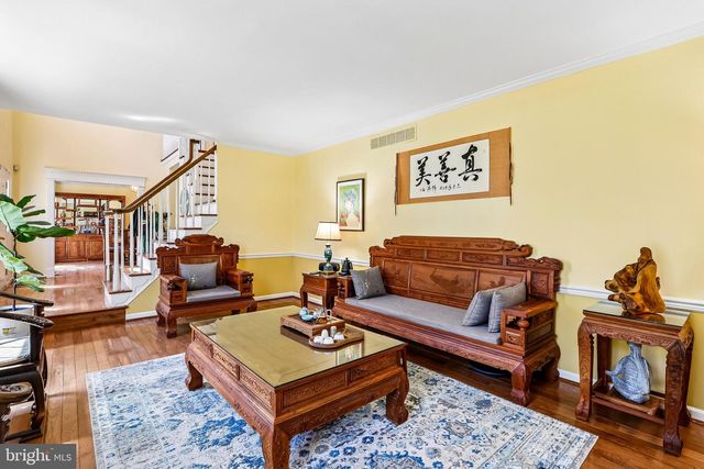 4 MONROE DR, Princeton Junction, NJ 08550