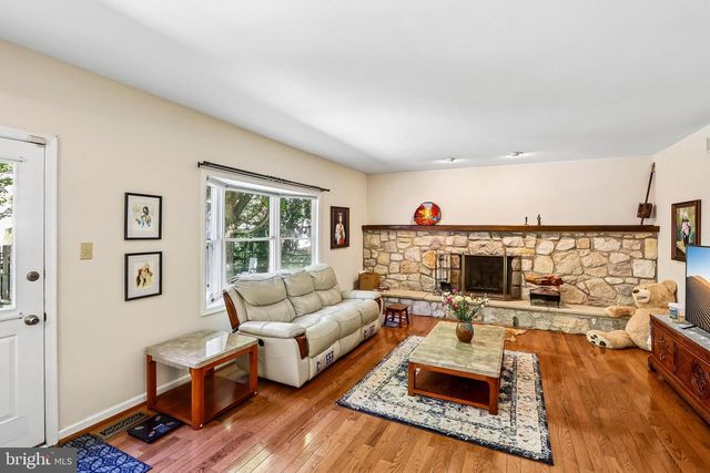 4 MONROE DR, Princeton Junction, NJ 08550