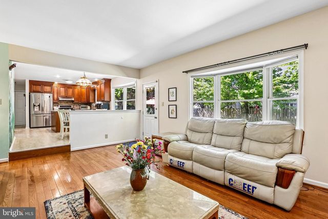 4 MONROE DR, Princeton Junction, NJ 08550