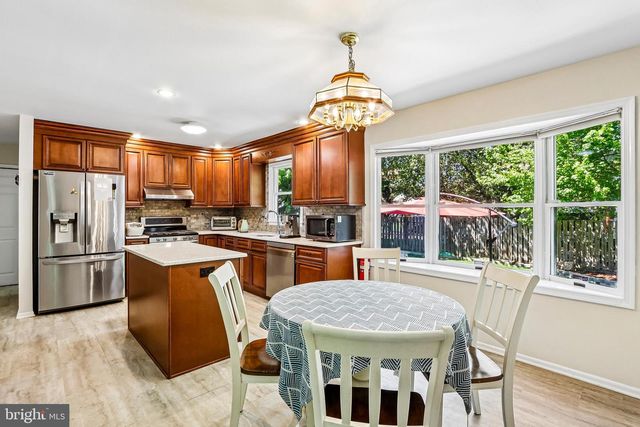 4 MONROE DR, Princeton Junction, NJ 08550