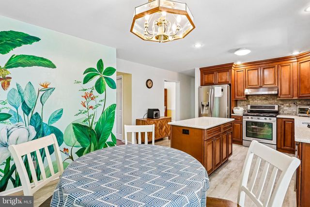 4 MONROE DR, Princeton Junction, NJ 08550