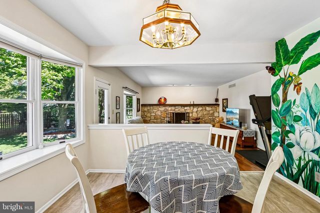 4 MONROE DR, Princeton Junction, NJ 08550