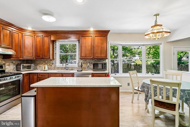 4 MONROE DR, Princeton Junction, NJ 08550