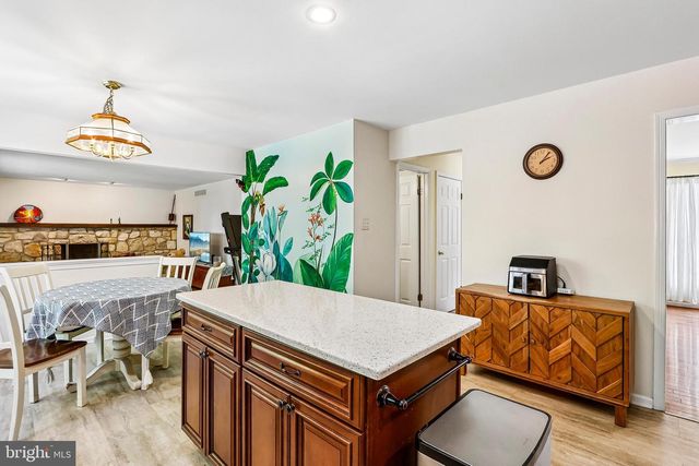 4 MONROE DR, Princeton Junction, NJ 08550