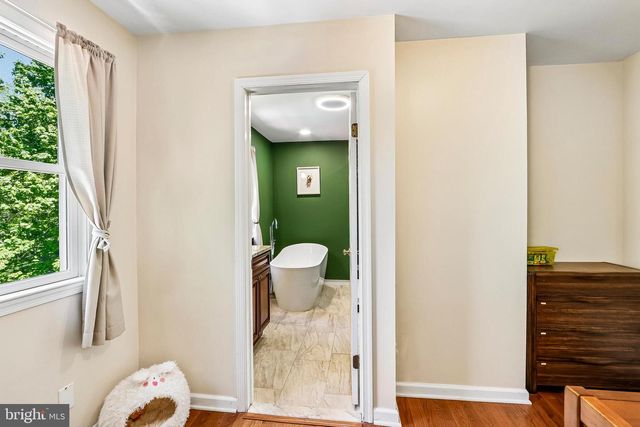 4 MONROE DR, Princeton Junction, NJ 08550
