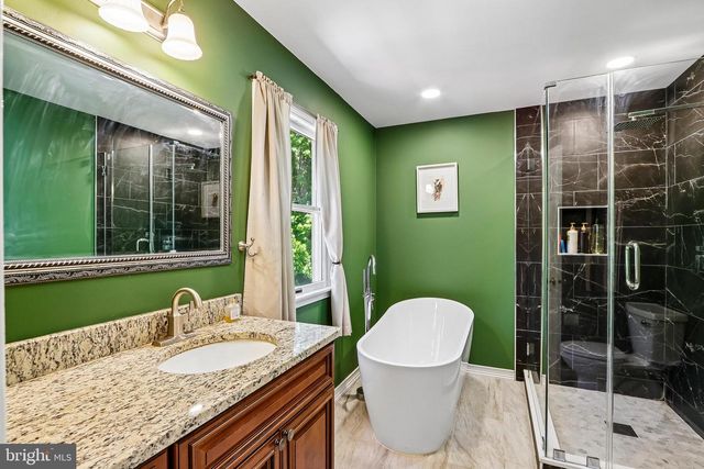 4 MONROE DR, Princeton Junction, NJ 08550