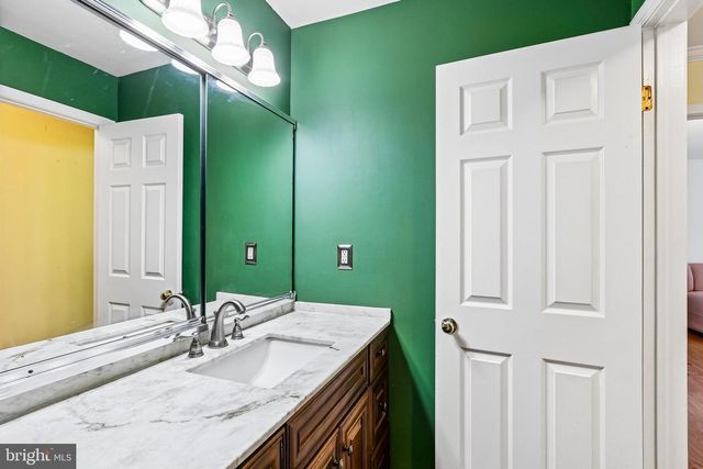 4 MONROE DR, Princeton Junction, NJ 08550