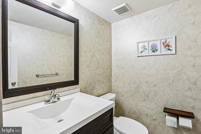 4 MONROE DR, Princeton Junction, NJ 08550