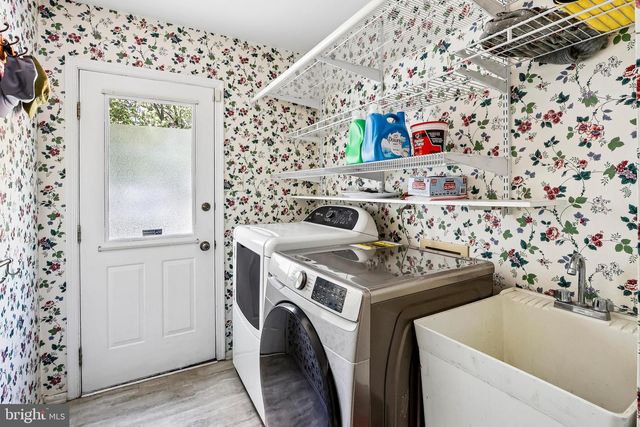 4 MONROE DR, Princeton Junction, NJ 08550