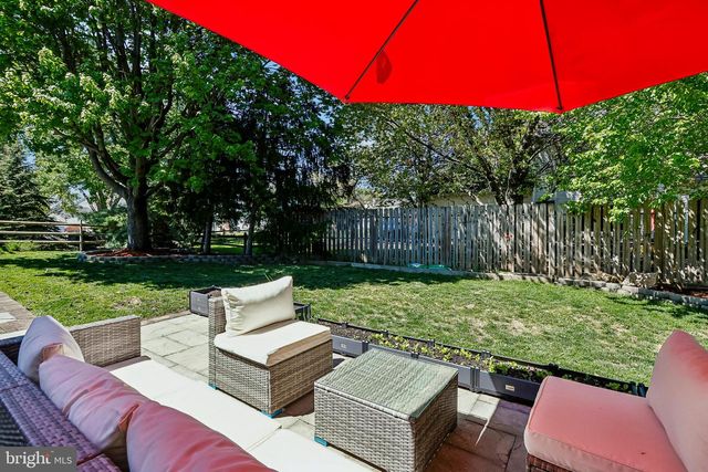 4 MONROE DR, Princeton Junction, NJ 08550