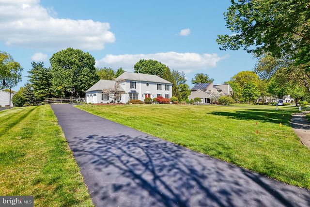 4 MONROE DR, Princeton Junction, NJ 08550