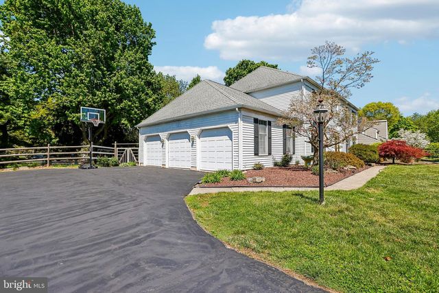 4 MONROE DR, Princeton Junction, NJ 08550