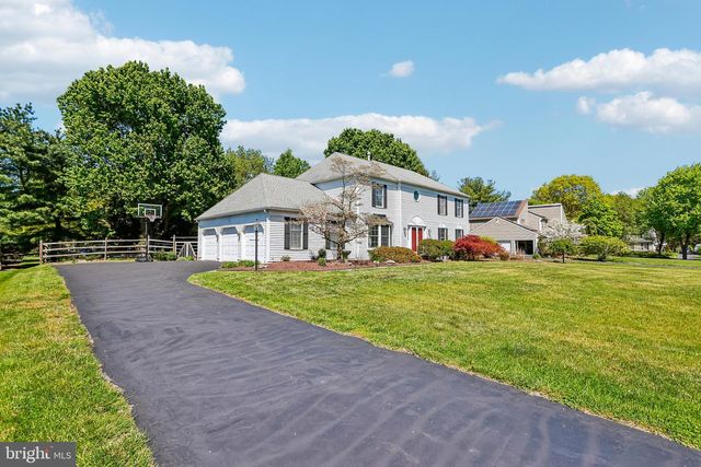 4 MONROE DR, Princeton Junction, NJ 08550
