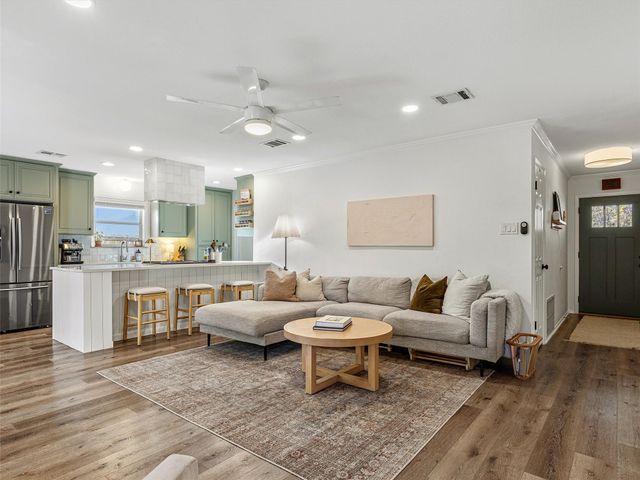 1902 Metairie CIR, Austin, TX 78727