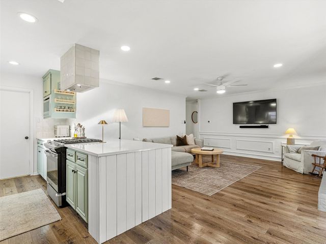 1902 Metairie CIR, Austin, TX 78727