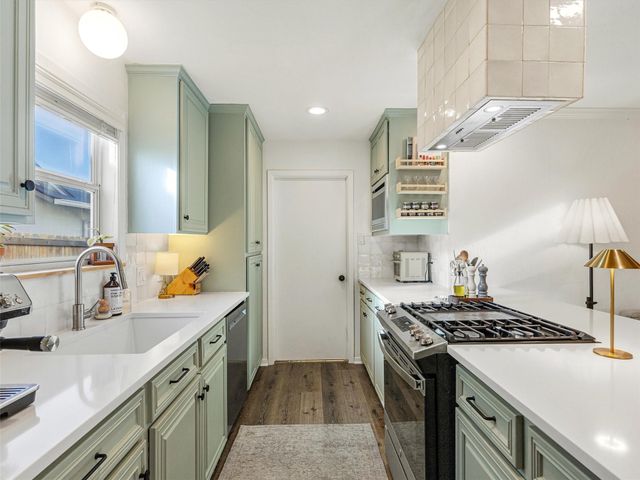 1902 Metairie CIR, Austin, TX 78727