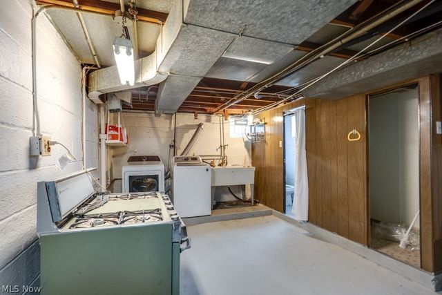 6710 Ackley Road, Parma, OH 44129