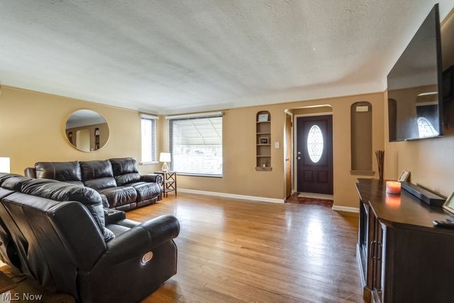 6710 Ackley Road, Parma, OH 44129