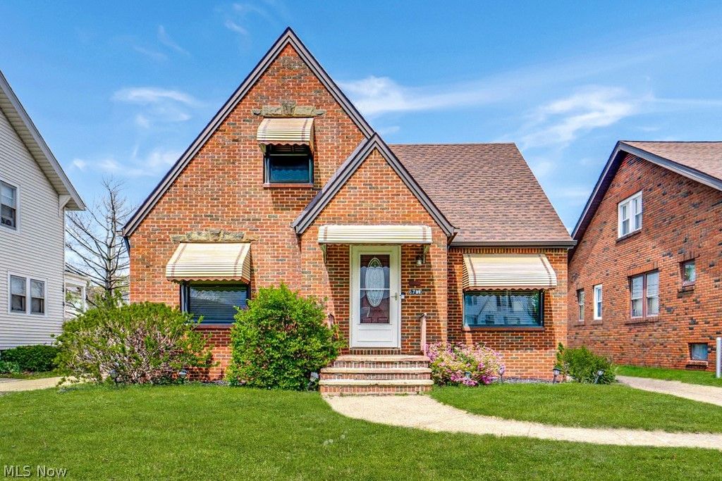 6710 Ackley Road, Parma, OH 44129