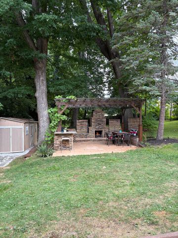 3113 GREEN VALLEY RD, Newtown Square, PA 19073