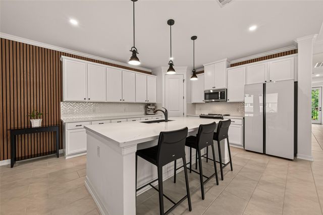 27 W Oaks Drive, Houston, TX 77058