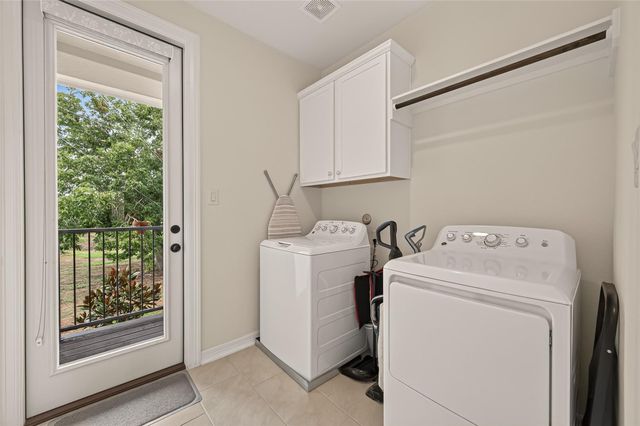 27 W Oaks Drive, Houston, TX 77058