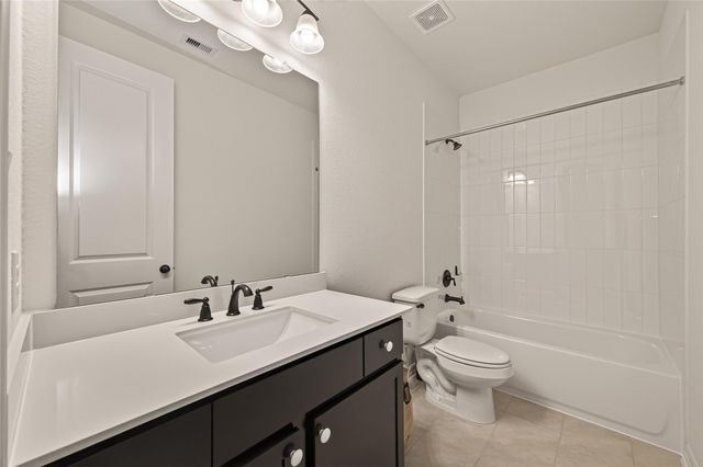 27 W Oaks Drive, Houston, TX 77058