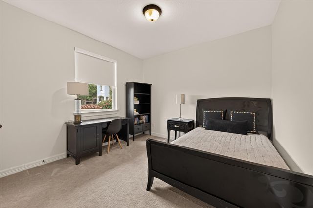 27 W Oaks Drive, Houston, TX 77058