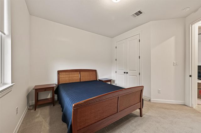 27 W Oaks Drive, Houston, TX 77058