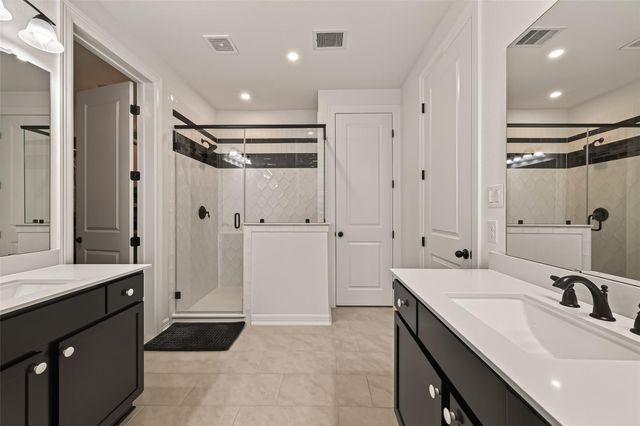 27 W Oaks Drive, Houston, TX 77058