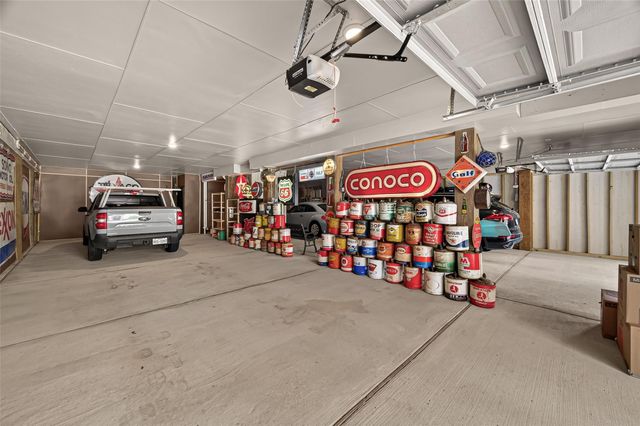 27 W Oaks Drive, Houston, TX 77058