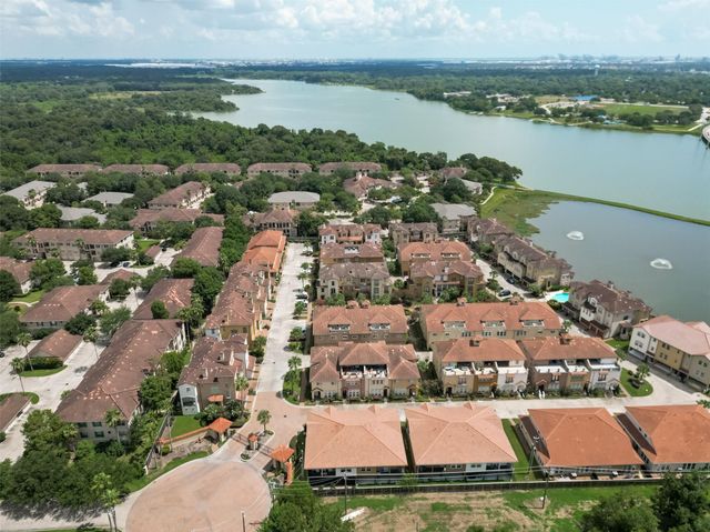 27 W Oaks Drive, Houston, TX 77058