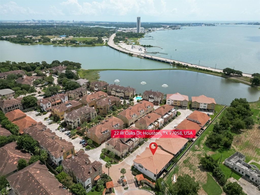 27 W Oaks Drive, Houston, TX 77058