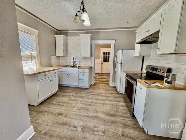 921 W 46 Street, Savannah, GA 31415