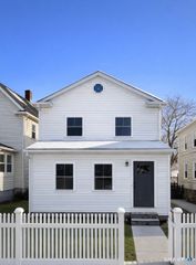21 Stephen Street, Stamford, CT 06902