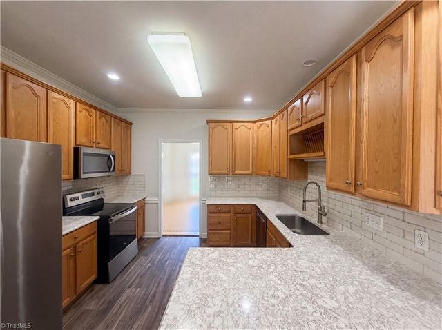 6120 Tennyson Drive, Kernersville, NC 27284