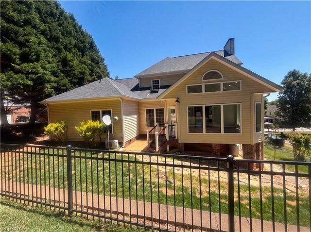 6120 Tennyson Drive, Kernersville, NC 27284