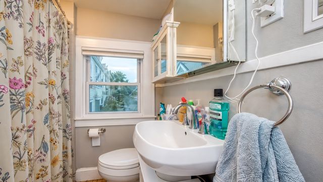 375 E Merrimack St 2, Lowell, MA 01852