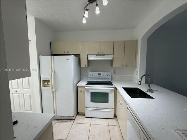 8336 NW 10th St 8H, Miami, FL 33126