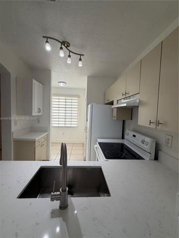 8336 NW 10th St 8H, Miami, FL 33126