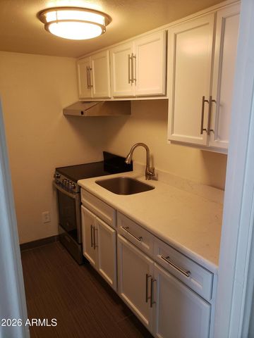 1330 E HIGHLAND Avenue 6A, Phoenix, AZ 85014