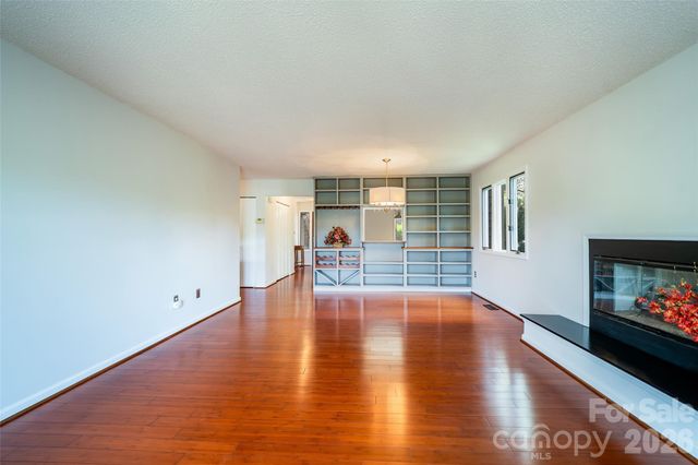 305 Piney Mountain Drive J1, Asheville, NC 28805