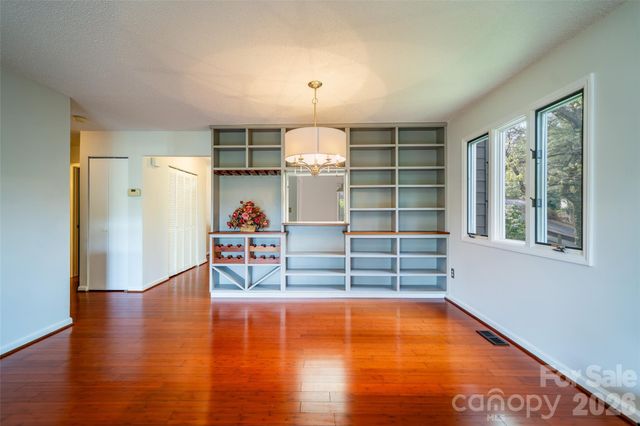 305 Piney Mountain Drive J1, Asheville, NC 28805