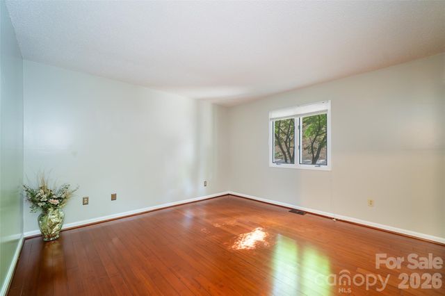 305 Piney Mountain Drive J1, Asheville, NC 28805